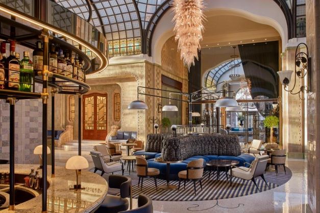 A small picture of the Four Seasons Hotel