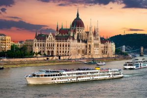 A small picture of a boat on the Danube in front of the Parlament